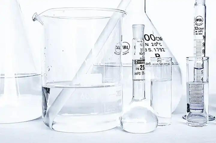 Sicherheitsvorkehrungen bei coolen Chemie Experimenten